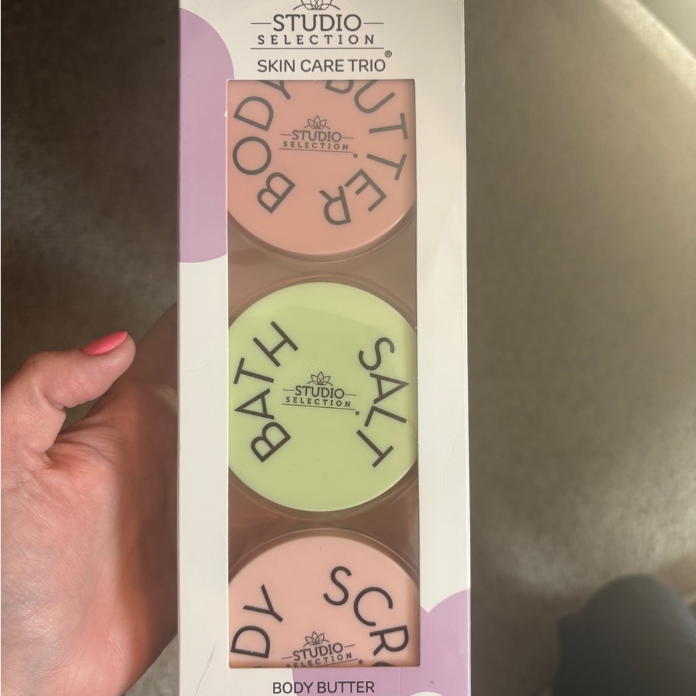 Women Bath & Body Skin Care Trio - Pink & Light Green